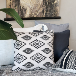 Chic Antique, Aix Pudebetrk m. etnisk mnster, 50 x 50 cm., Sort og hvid