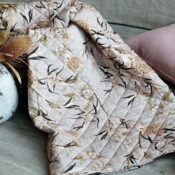 Chic Antique, AIX Quilt Tppe, L180 cm., Blomstermnster i taupe 