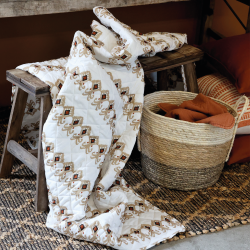 Chic Antique, AIX Quilt Tppe, L180 cm., Paisleymnster i Kul/Terracotta