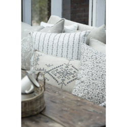 Ib Laursen, Pudebetrk, 50 cm. x 50 cm., Hvid m. beige/grnt