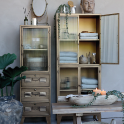 Chic Antique Vitrineskab m. 4 glasl�ger H149,5/L60/B33 cm. Antique messing